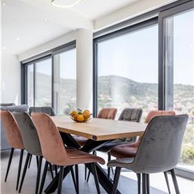 4 bedroom villa with heated pool and sea view in Vinišće, sleeps 8